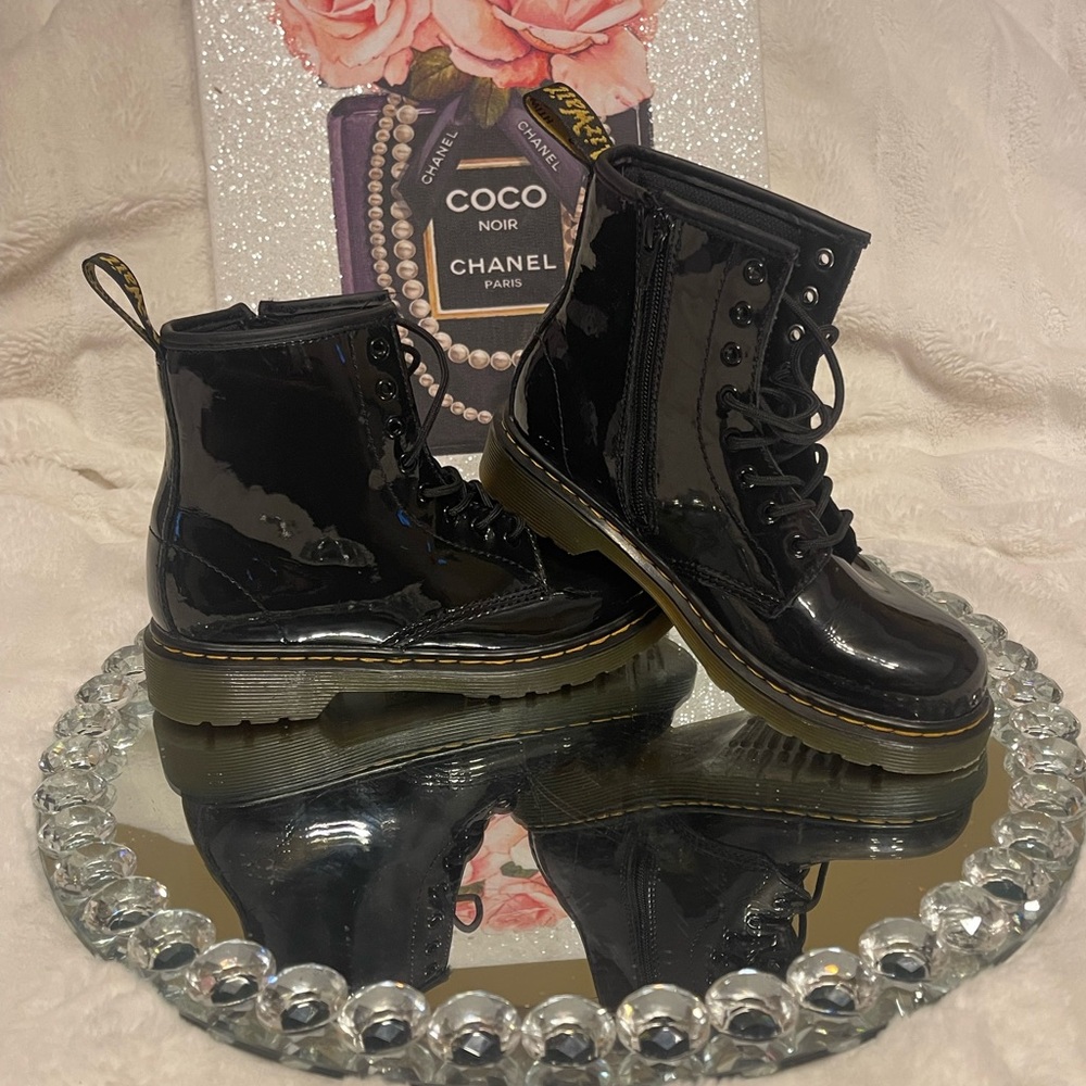 Dr. Martens Women's 1460 W Patent Leather Fashion Boot size 3